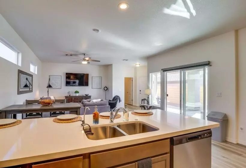 Bullhead City Home: Central A/c + Pool Access
