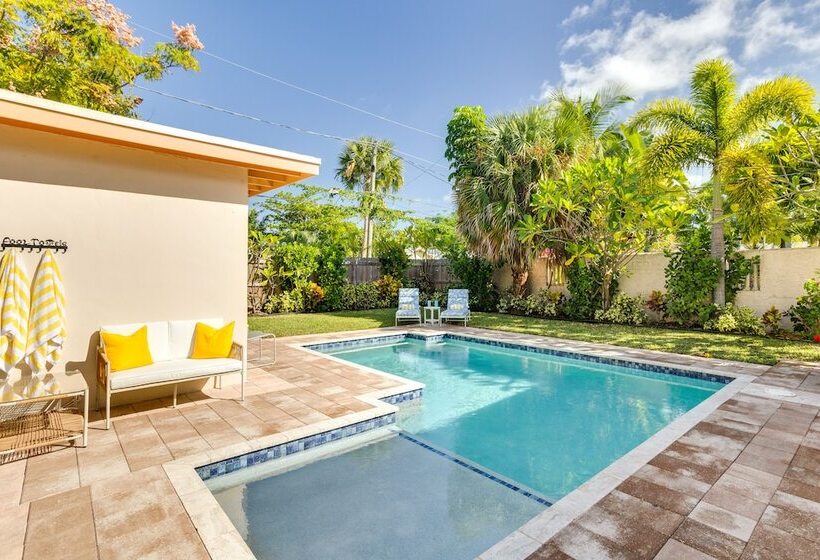 West Palm Beach Home W/ Pool, 3 Mi To Beaches!