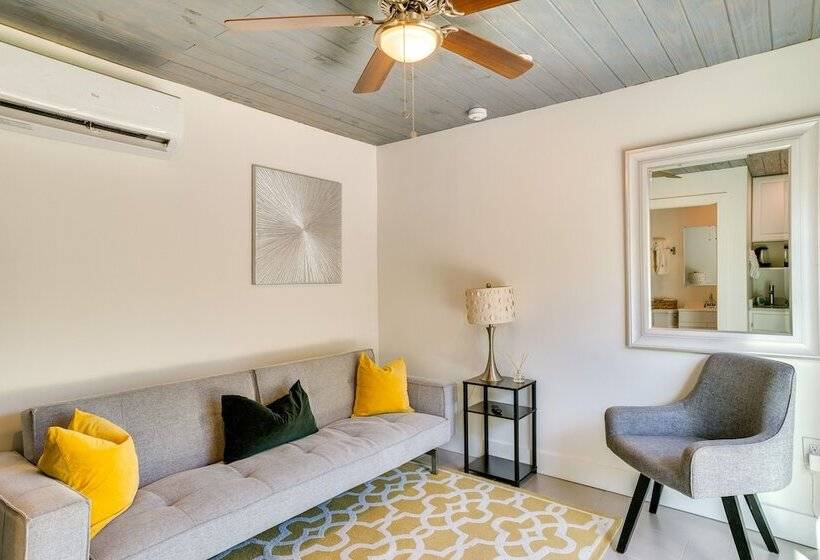 West Palm Beach Home W/ Pool, 3 Mi To Beaches!