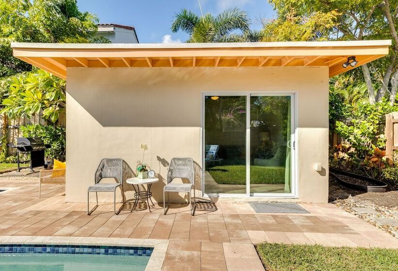 West Palm Beach Home W/ Pool, 3 Mi To Beaches!