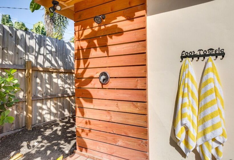 West Palm Beach Home W/ Pool, 3 Mi To Beaches!