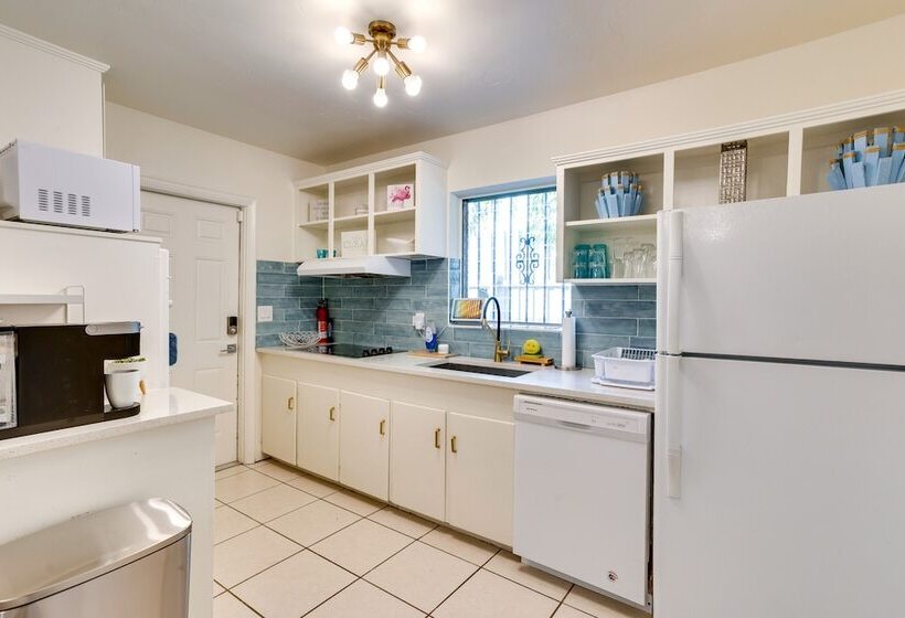 West Palm Beach Home W/ Pool, 3 Mi To Beaches!