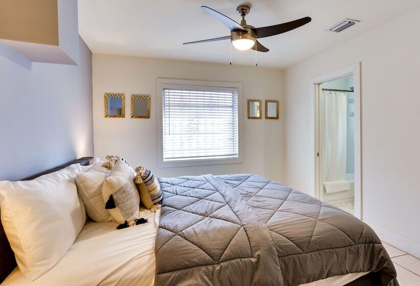 West Palm Beach Home W/ Pool, 3 Mi To Beaches!