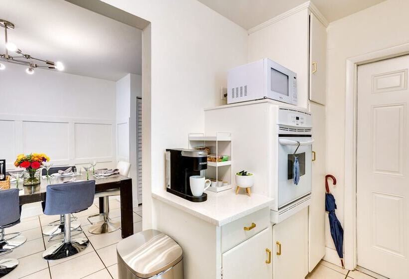 West Palm Beach Home W/ Pool, 3 Mi To Beaches!