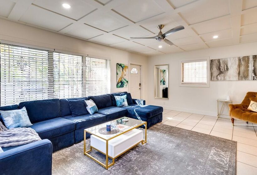 West Palm Beach Home W/ Pool, 3 Mi To Beaches!