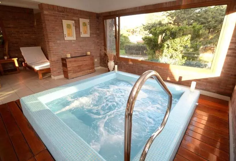 Aitue Apart Hotel & Spa