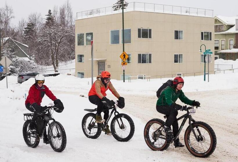 Общежитие Snob Hollow Inn Downtown Anchorage