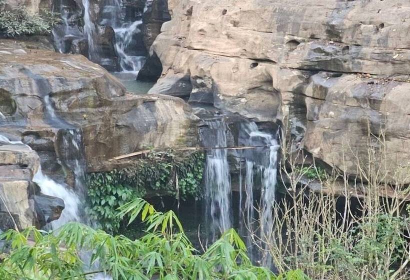 בית מלון כפרי Sainamtok Resort