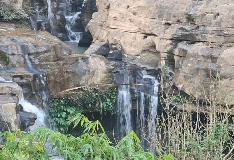 ホテル Sainamtok Resort