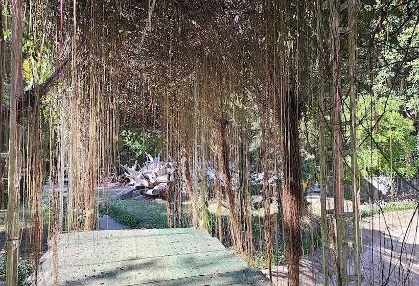 בית מלון כפרי Sainamtok Resort