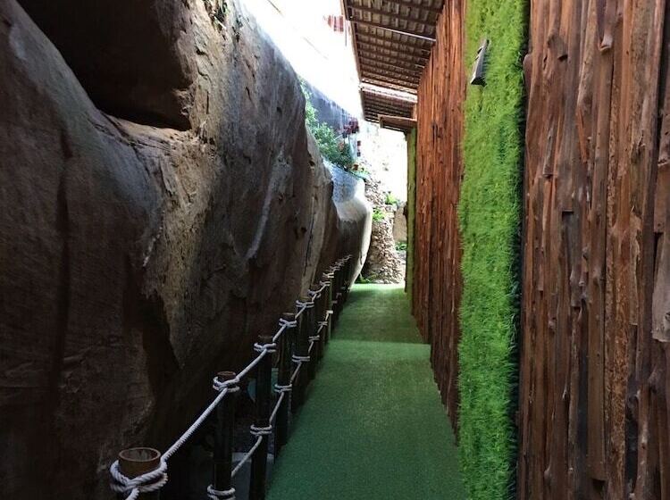 בית מלון כפרי Sainamtok Resort