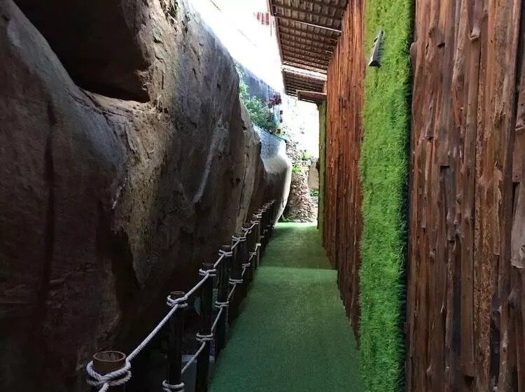 ホテル Sainamtok Resort