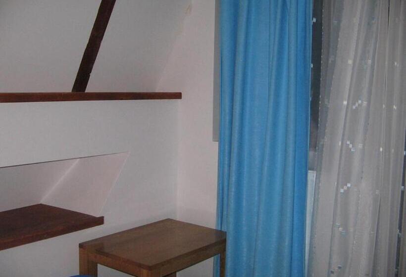 پانسیون Cabana Tomita