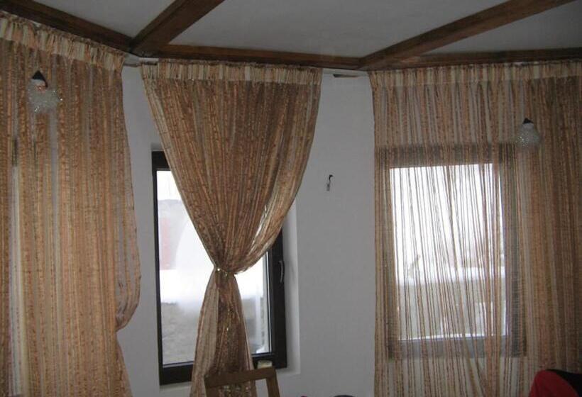 پانسیون Cabana Tomita