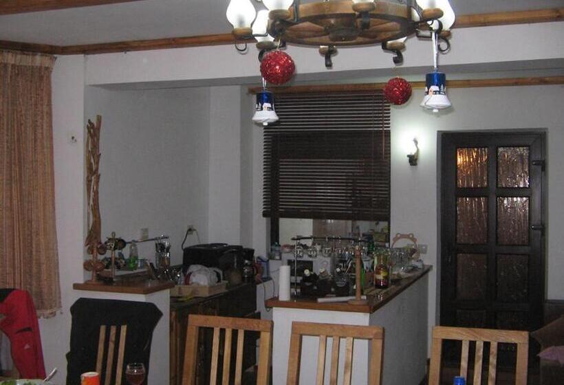 پانسیون Cabana Tomita