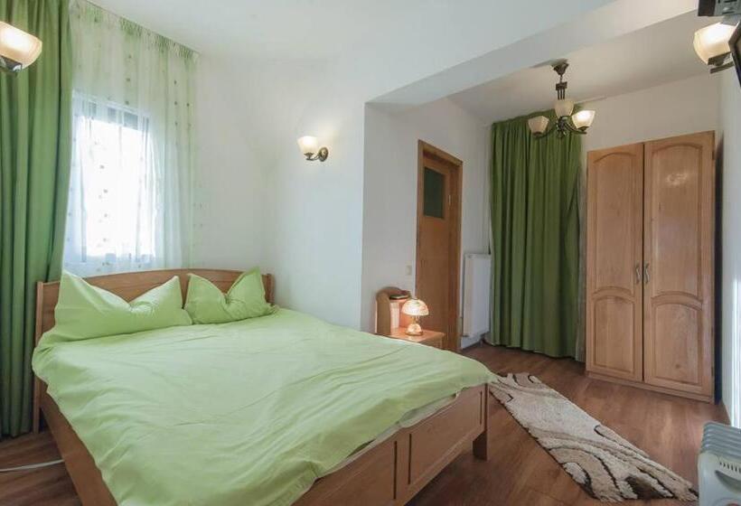 پانسیون Cabana Tomita