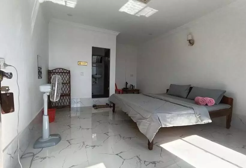 Majatalo El Ling Guesthouse