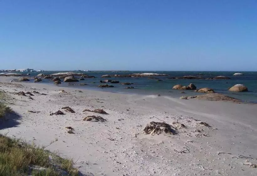 Majatalo Jaloersbaai Guest Cottage & Nes