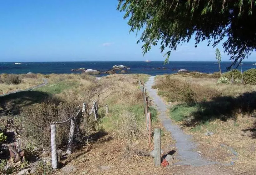 Majatalo Jaloersbaai Guest Cottage & Nes