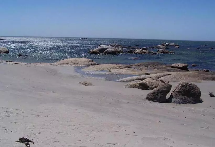 Majatalo Jaloersbaai Guest Cottage & Nes