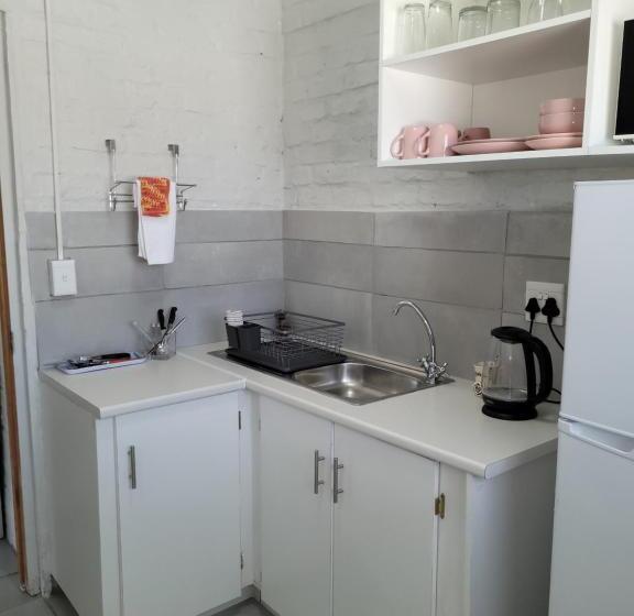 بنسيون The Cove