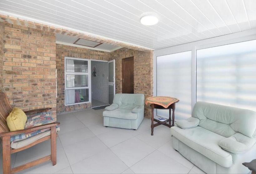 بنسيون The Cove