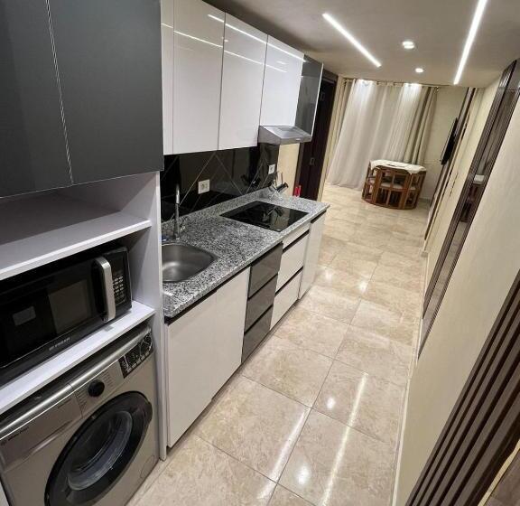 بورتو السخنة مع شركة Apt