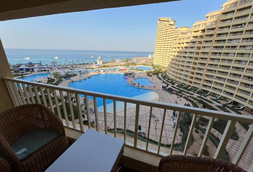 بورتو السخنة مع شركة Apt