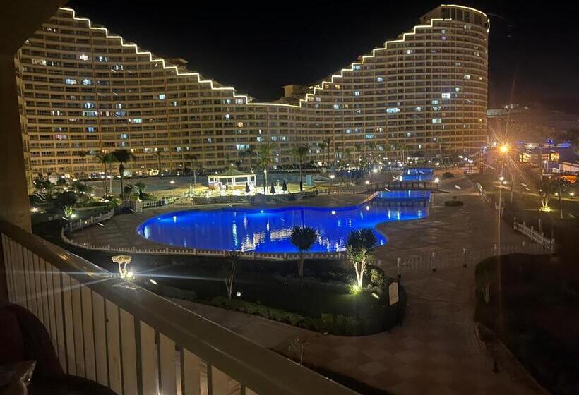 بورتو السخنة مع شركة Apt