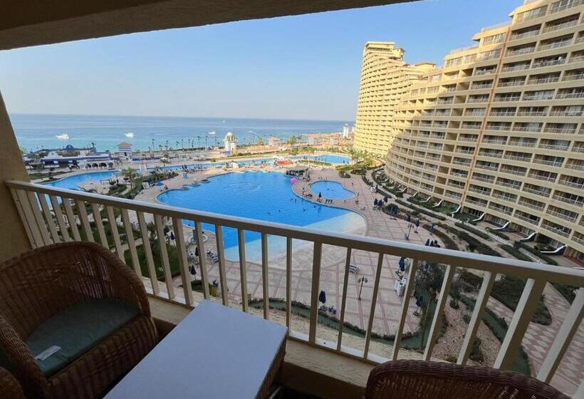 بورتو السخنة مع شركة Apt