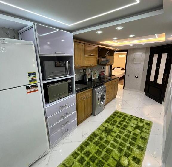 بورتو السخنة مع شركة Apt