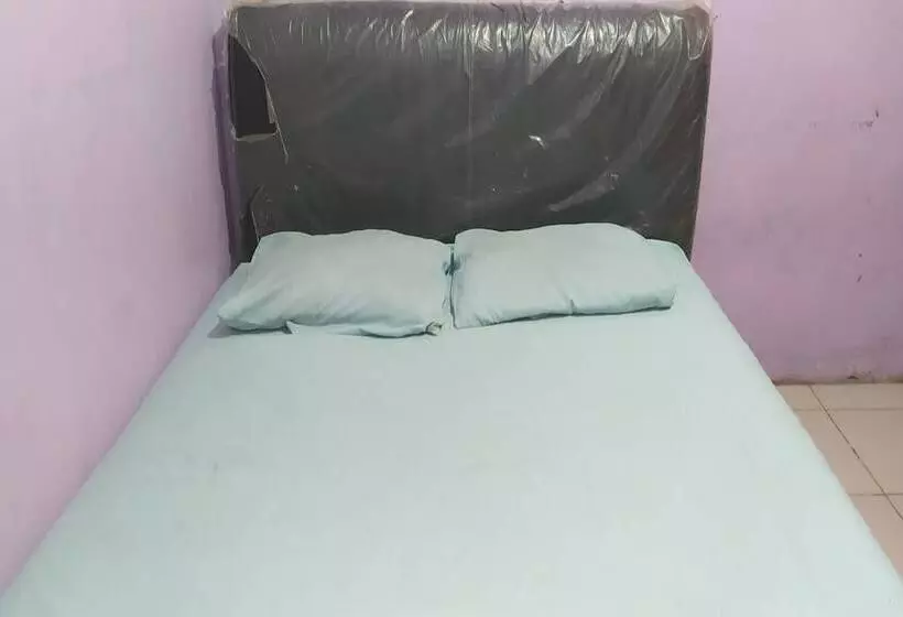 ホテル Oyo 93652 Karunia Kost & Penginapan