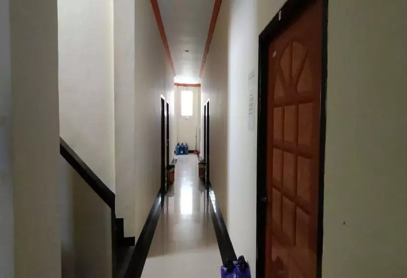 ホテル Oyo 93652 Karunia Kost & Penginapan