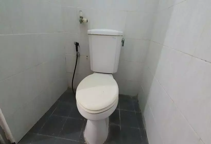 ホテル Oyo 93652 Karunia Kost & Penginapan