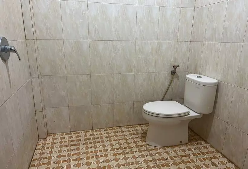 ホテル Oyo 93652 Karunia Kost & Penginapan