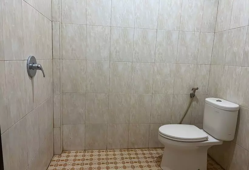 ホテル Oyo 93652 Karunia Kost & Penginapan