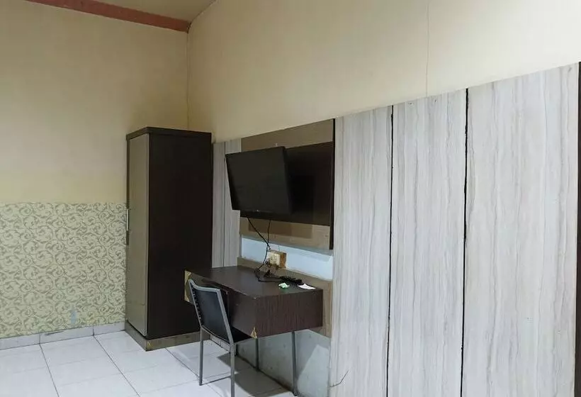 ホテル Oyo 93652 Karunia Kost & Penginapan