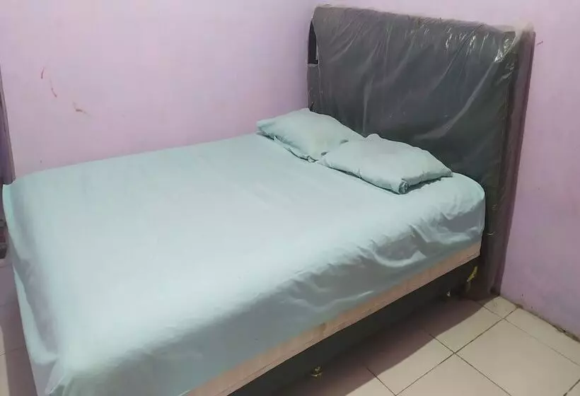 ホテル Oyo 93652 Karunia Kost & Penginapan