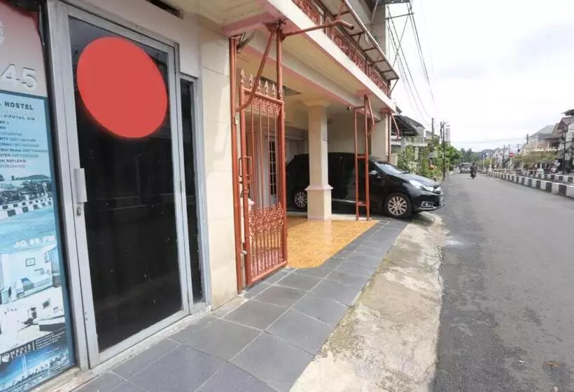 ホテル Spot On 93610 Syariah Homestay