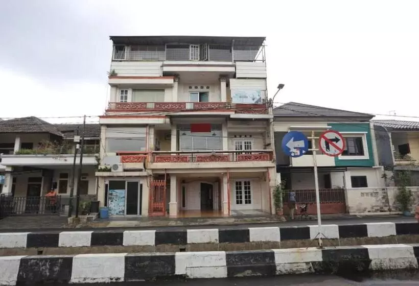 ホテル Spot On 93610 Syariah Homestay