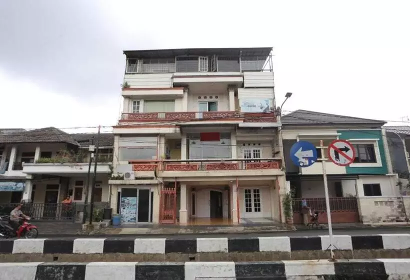 ホテル Spot On 93610 Syariah Homestay