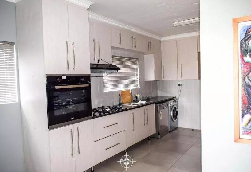 پانسیون Destiny Self Catering