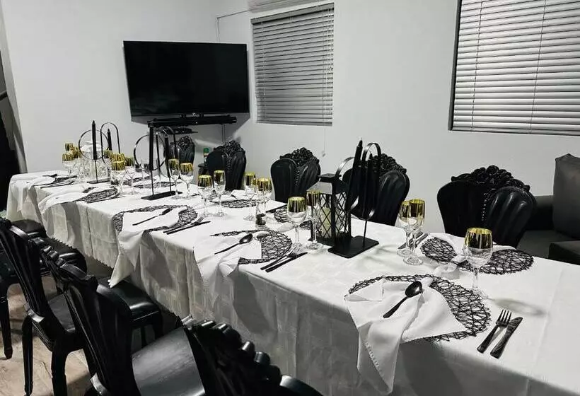 پانسیون Destiny Self Catering