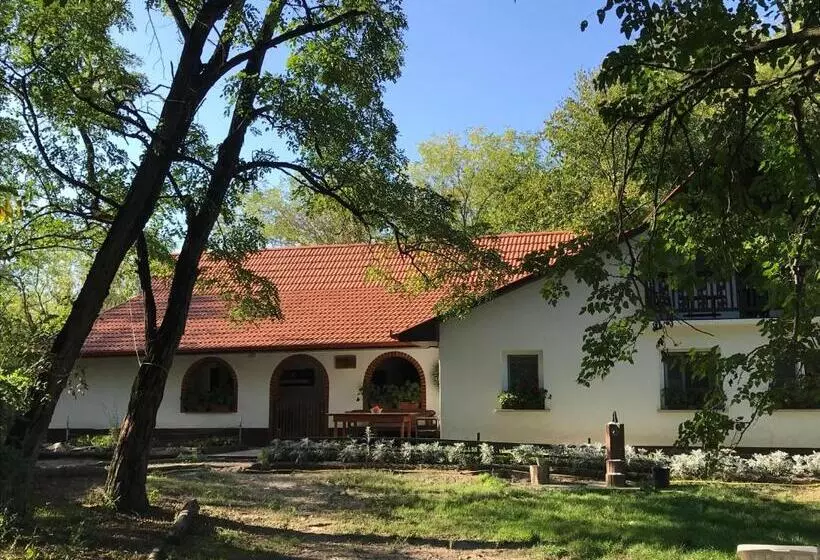 Tornácos Tanya Vendégház és Gasztroporta