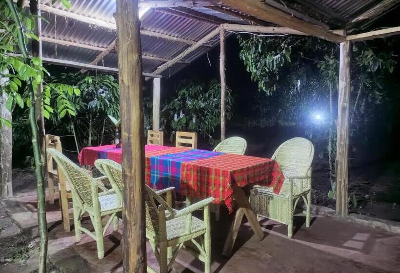 هتل Kibale Tented Camp