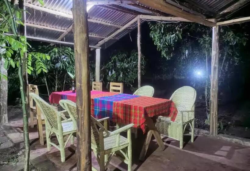 هتل Kibale Tented Camp