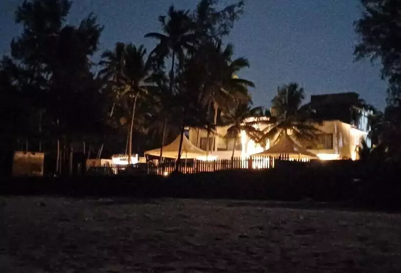 ホテル Nautical 9 Beach Retreat