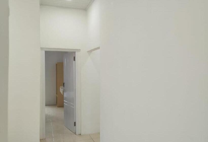 Отель Reddoorz Syariah @ Gedong Air Lampung