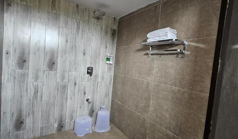 בית מלון כפרי The Premier Gir Resort