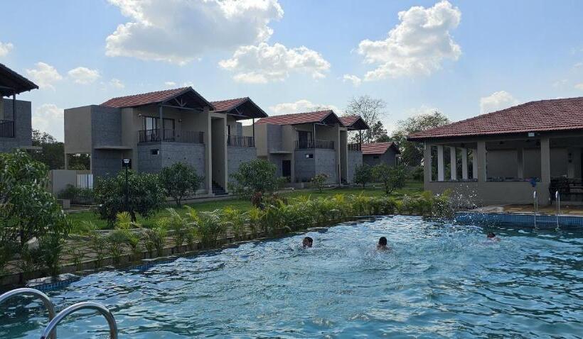 בית מלון כפרי The Premier Gir Resort
